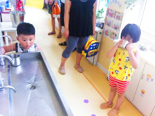 健康饮水新知识，幼儿园饮水机温馨提示