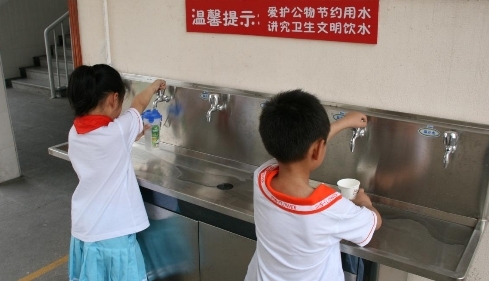 學校飲水問題終于(yu)走進了兩會(hui)